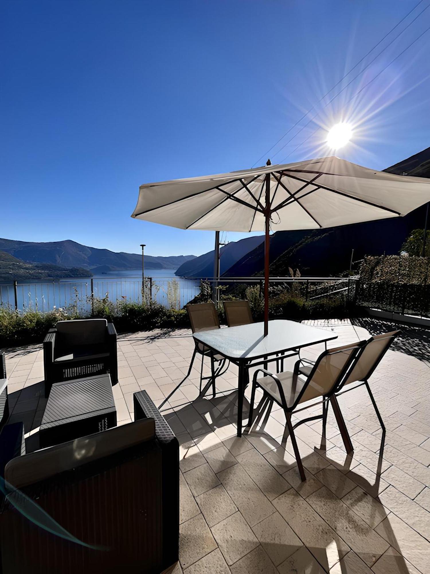 Appartamento Grande Terrazza Vista Lago Parzanica Екстериор снимка